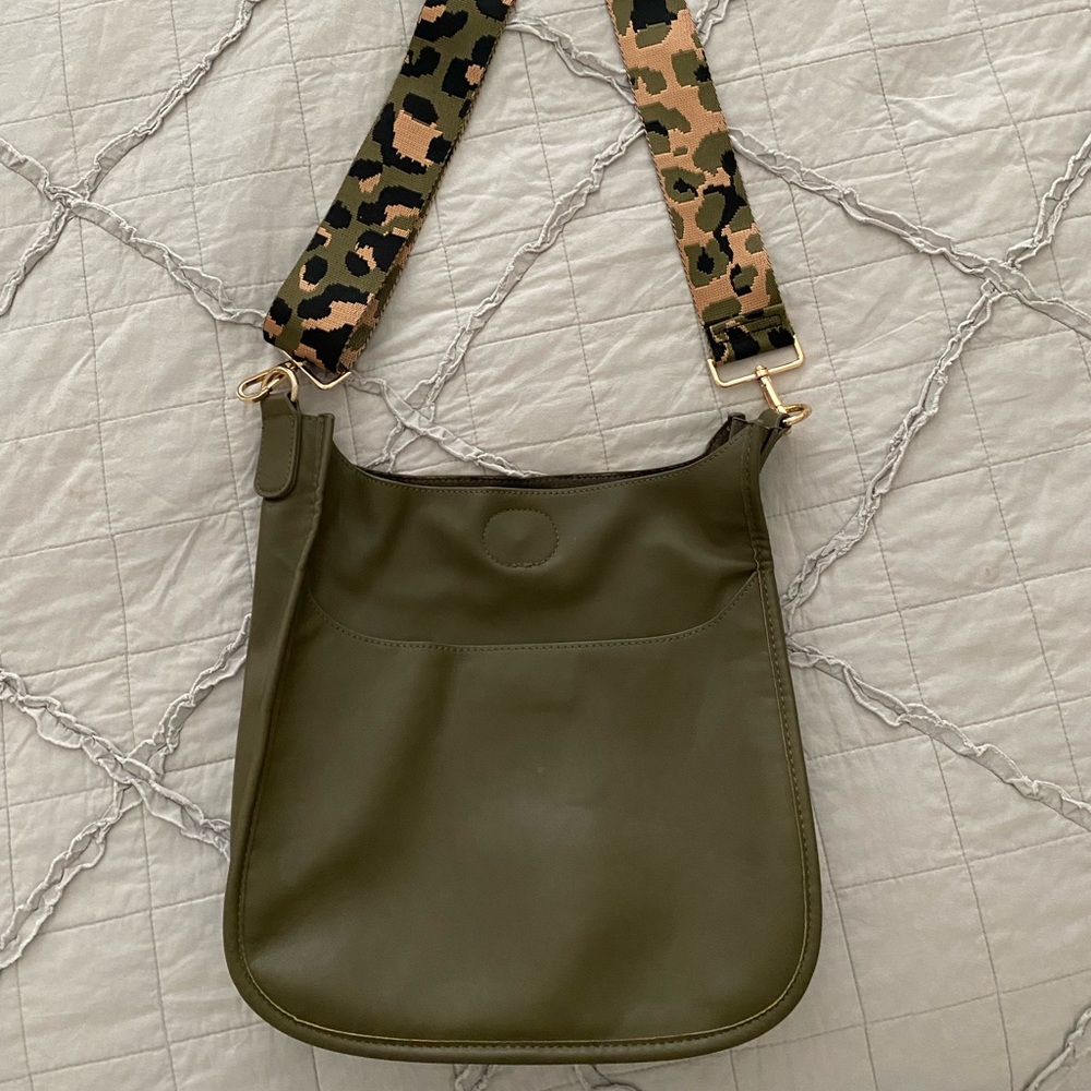 Ahdorned Army Green Classic Messenger